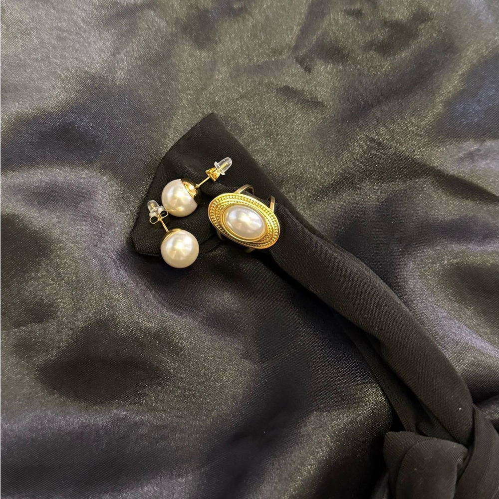 Elegant Gold and Pearl Earrings